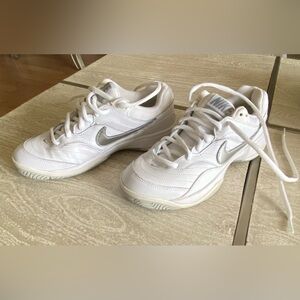 Nike court lite